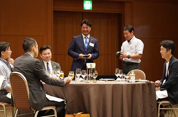 懇親会の様子